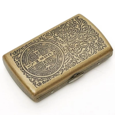 Винтажный портсигар с медалью Святого Бенедикта и декоративной гравировкой HL-754
