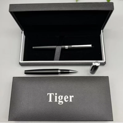 Подарочная ручка Tiger в футляре (черно-серебристая) RP-382