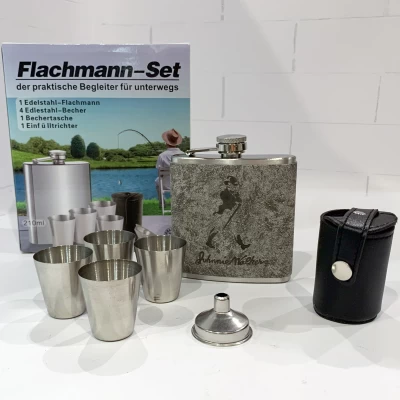 Подарочный набор Johnnie Walker с флягой и рюмками (210 мл) QK-3-3