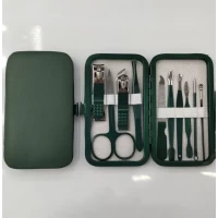 Маникюрный набор 10 предметов в зеленом футляре 6910