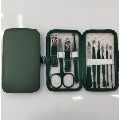 Маникюрный набор 10 предметов в зеленом футляре 6910