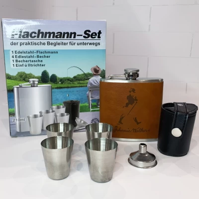 Подарочный набор Johnnie Walker с флягой и рюмками (210 мл) QK-3-1