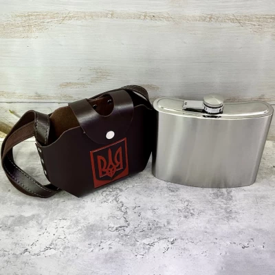 Фляга из нержавеющей стали в кожаном чехле (Объем 950 мл/ 32 oz) Герб Украины KPT-32 A