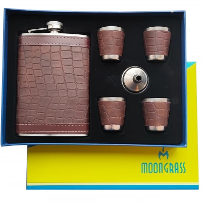 Подарочный набор фляга 9 унций + 4 рюмки по 30 мл + воронка TZ-51-3 Подарочный набор фляга 9 унций + 4 рюмки по 30 мл + воронка TZ-51-3