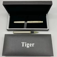 Подарочная ручка Tiger в футляре (золотисто-серебристая) 515 Подарочная ручка Tiger в футляре (золотисто-серебристая) 515