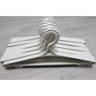 Набор цветных пластиковых вешалок для тяжелой одежды, в ассортименте Набор цветных пластиковых вешалок для тяжелой одежды, в ассортименте