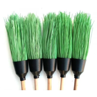 Метла пластиковая полипропиленовая круглая с черенком (Горизонт, Харьков) Метла пластиковая полипропиленовая круглая с черенком (Горизонт, Харьков)