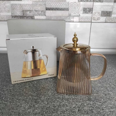 Стеклянный заварочный чайник с металлическим фильтром(750мл) из боросиликатного стекла 