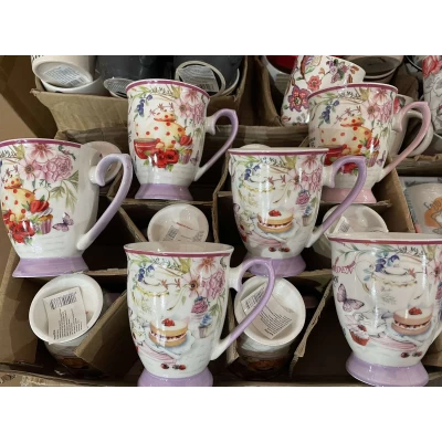 Керамическая чашка на ножке