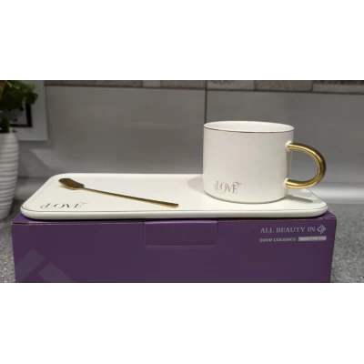 Фарфоровая чашка (220мл) с блюдцем и ложкой 