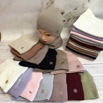 Шапка+хомут. Розмір універсальний Шапка+хомут. Розмір універсальний