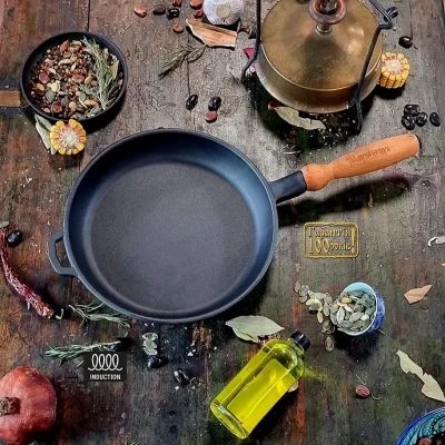 Сковорода чугунная Maysternya Ø26см, глубина 4см с деревянной ручкой