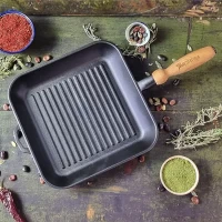 Сковорода чугунная гриль Maysternya 28х28см, глубина 4см с деревянной ручкой	