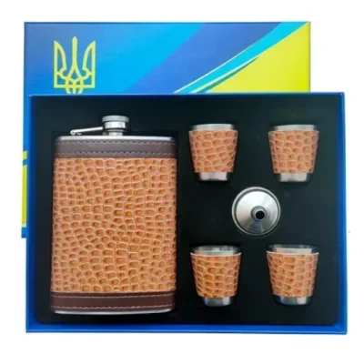 Подарочный набор фляга 9 унций + 4 рюмки по 30 мл + воронка TZ-47-1 Подарочный набор фляга 9 унций + 4 рюмки по 30 мл + воронка TZ-47-1