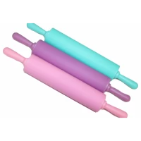 Скалка пластмассовая с прорезиненной поверхностью 30см