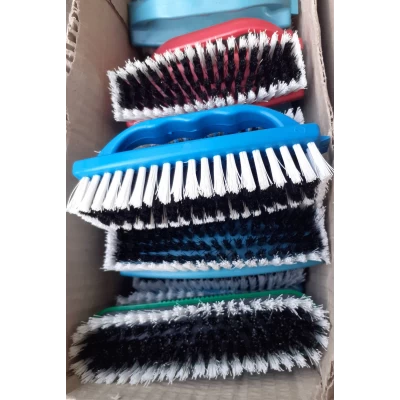 Щётка хозяйственная большая с ручкой Щётка хозяйственная большая с ручкой