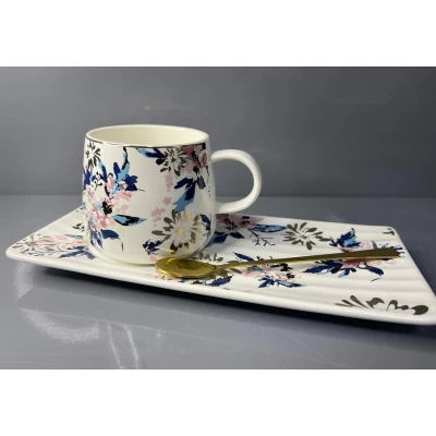 Фарфоровая чашка с блюдцем и ложкой (220мл)