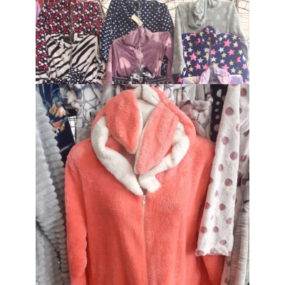 Халат махровый на молнии с капюшоном. размер 40-52