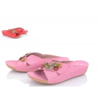 Шлепанцы детские искусственная кожа. Размеры -30-35, 100-2