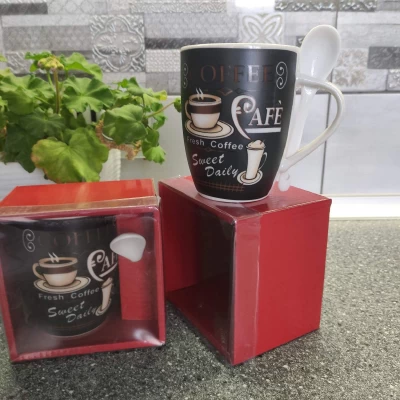 Керамическая чашка(350мл) в подарочной упаковке с ложкой 