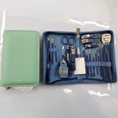 Маникюрный набор 22 предмета в бирюзовом футляре 22-2