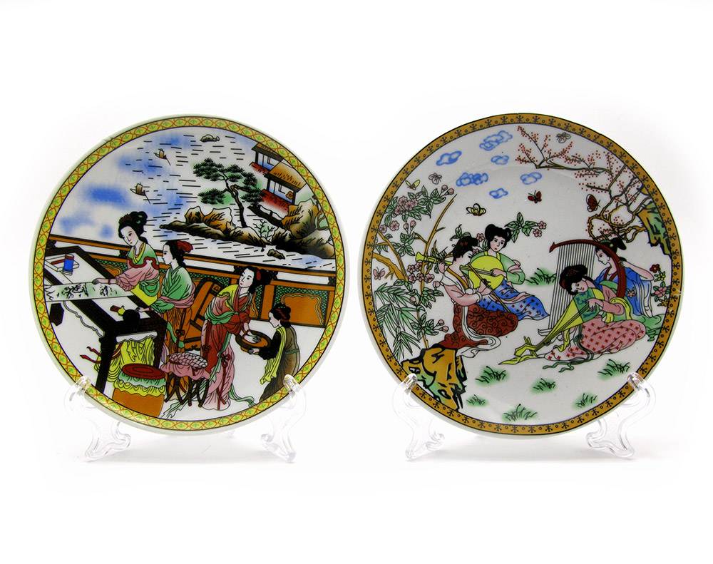 Тарелка на подставке Девушки (d-15 см) Тарелка на подставке "Девушки" (d-15 см)(B476 6# 4/S) код 18759