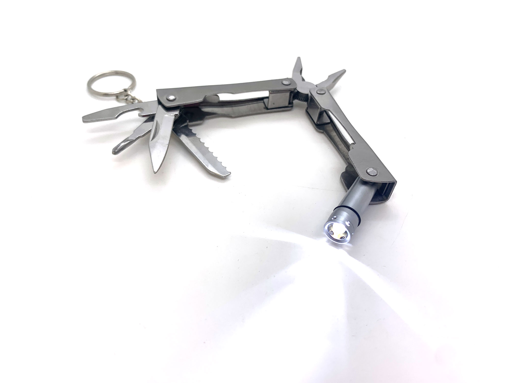 Нож-плоскогубцы с набором инструментов с фонариком (9 в 1) (7 см) Нож-плоскогубцы с набором инструментов (9 в 1) (T4-006)(7 см) Код: 19114