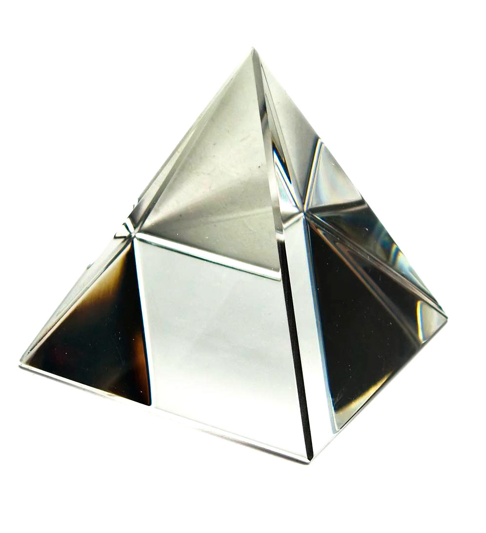 Пирамида хрустальная (8х8х8 см) Пирамида хрустальная (8х8х8 см)