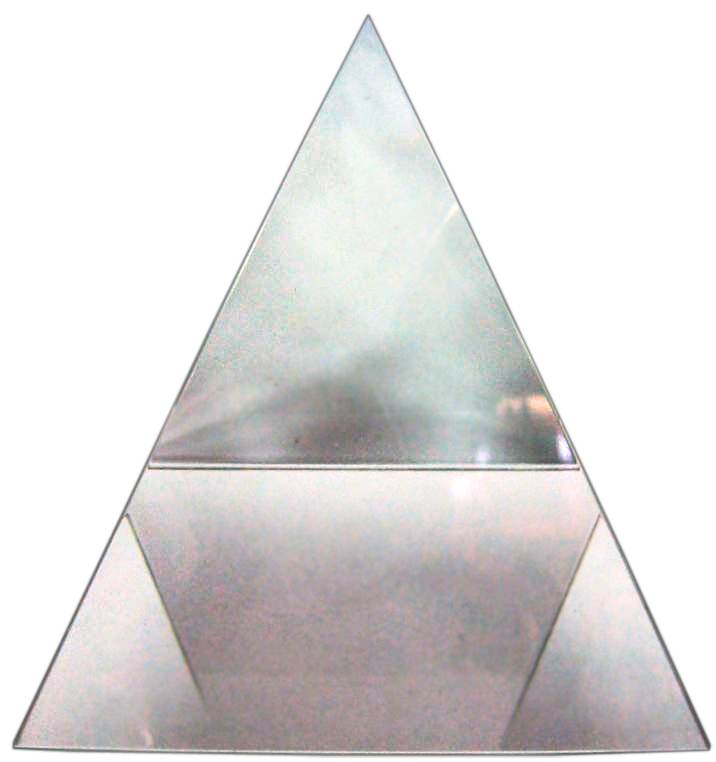 Пирамида хрустальная (7 х7х7 см) Пирамида хрустальная (7 х7х7 см)