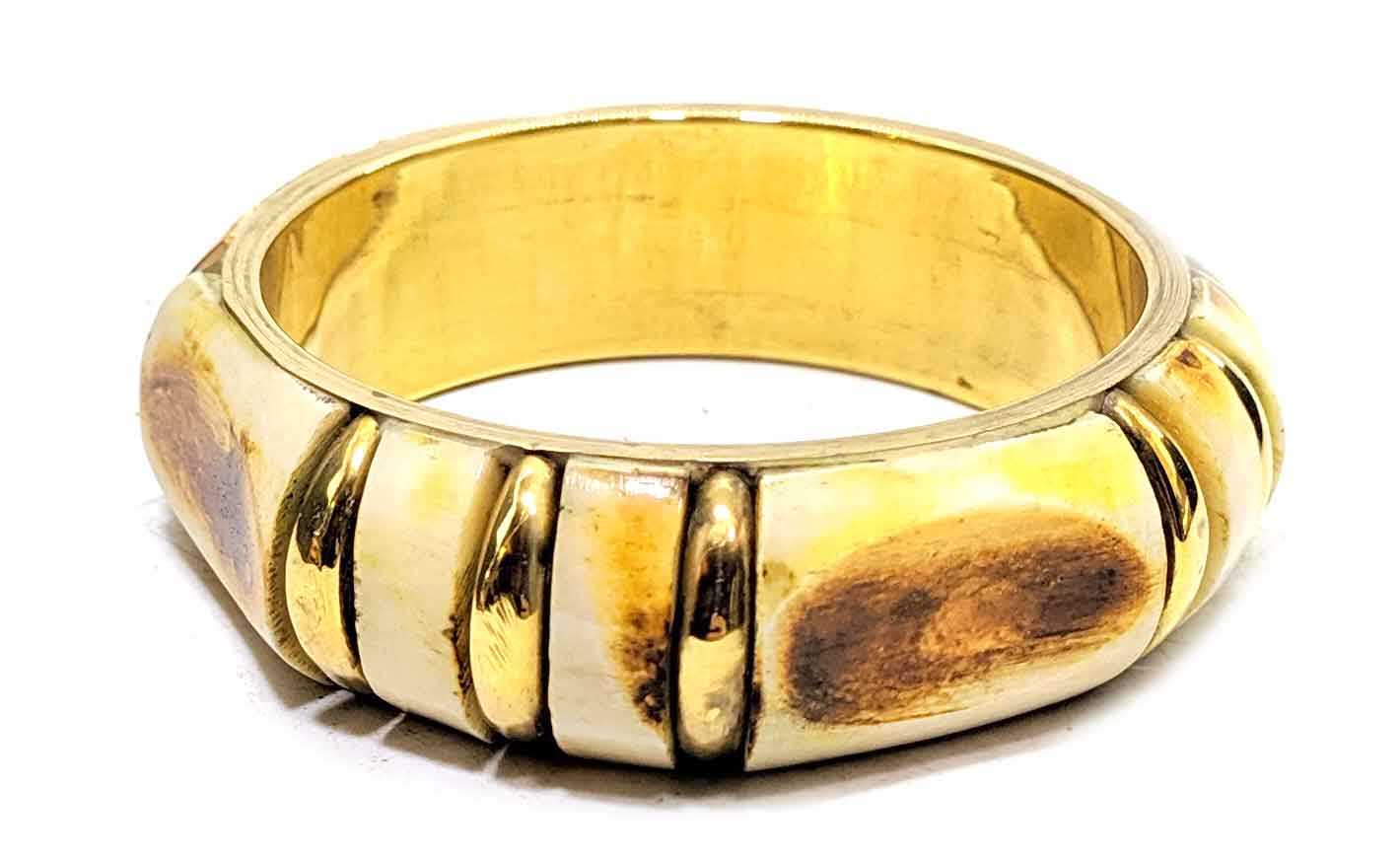 Браслет костяной (d- 6,5 см) Браслет костянной (d- 6,5 см) код 23558