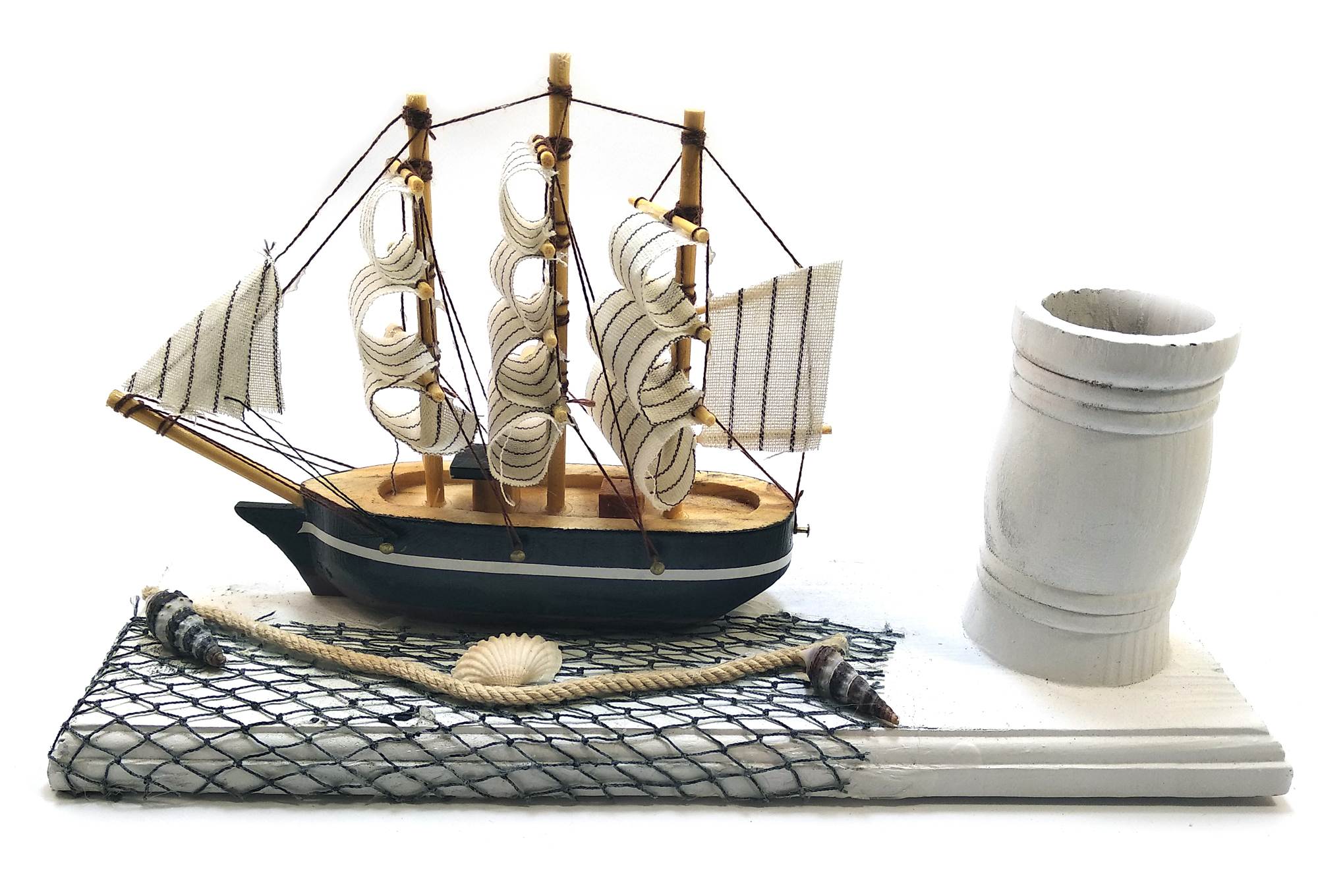 Модель парусника с подставкой для ручек (22х12х7 см)A Модель парусника с подставкой для ручек (22х12х7 см)A