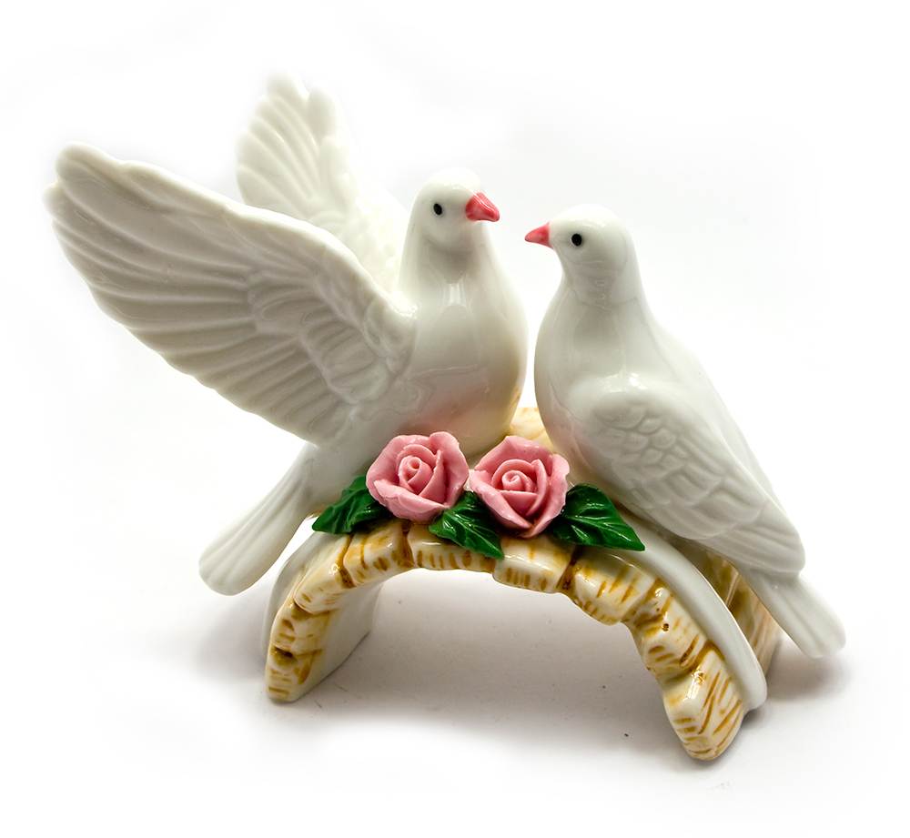 Статуэтка Голуби пара фарфор (10х12х6 см) Статуэтка Голуби пара фарфор (10х12х6 см)