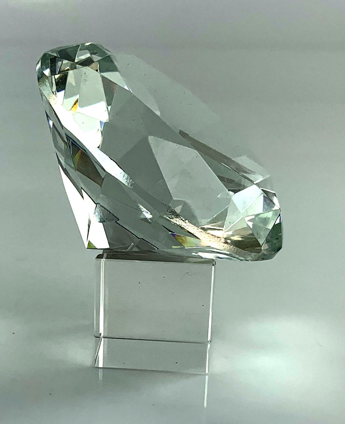 Кристалл хрустальный на подставке Бриллиант (10 см) Кристалл хрустальный на подставке Бриллиант (10 см)