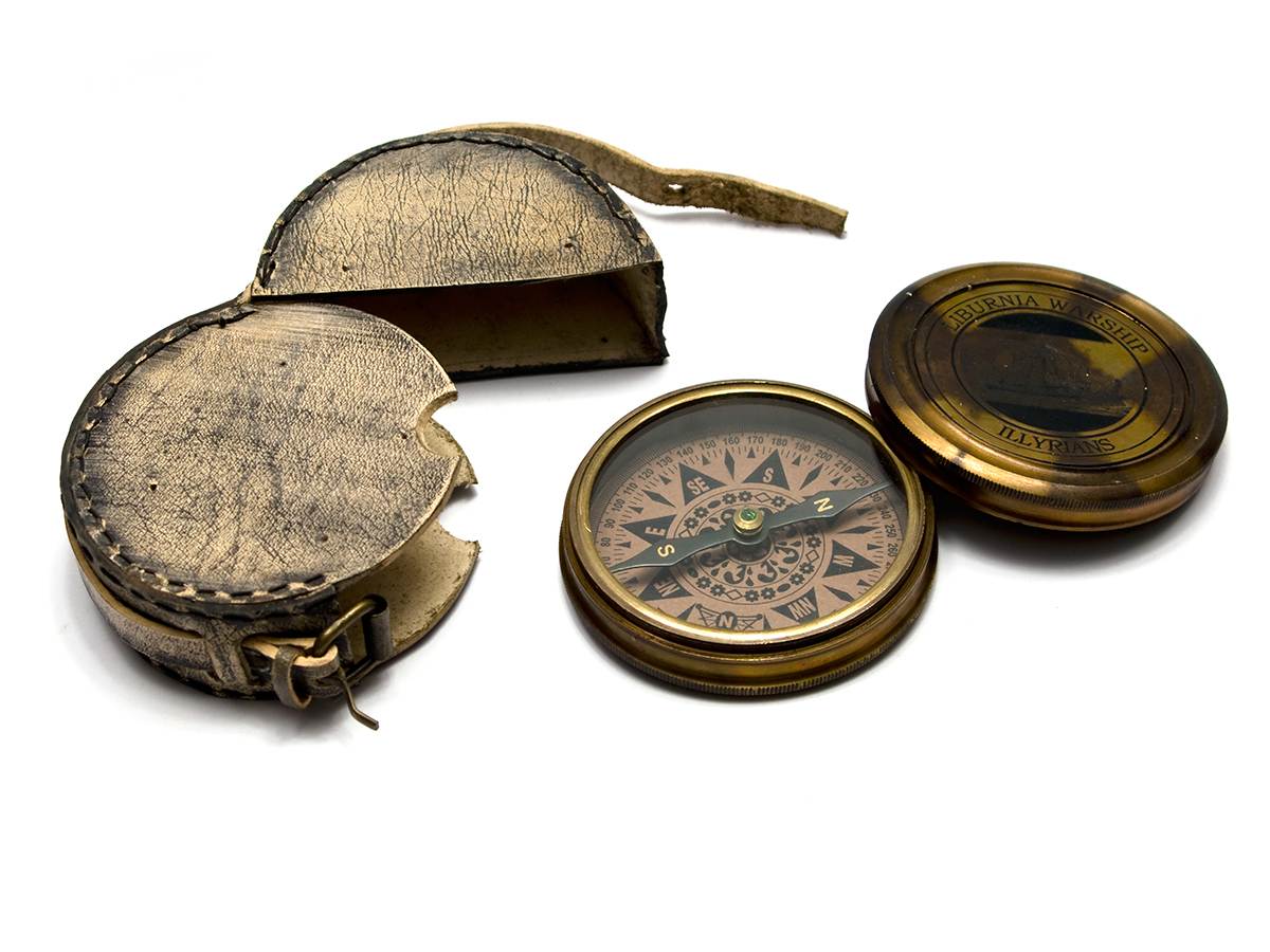 Компас бронза в кожаном чехле Librurnia warship (d-8,h-2 см) Компас бронза в кожаном чехле Librurnia warship (d-8,h-2 см)