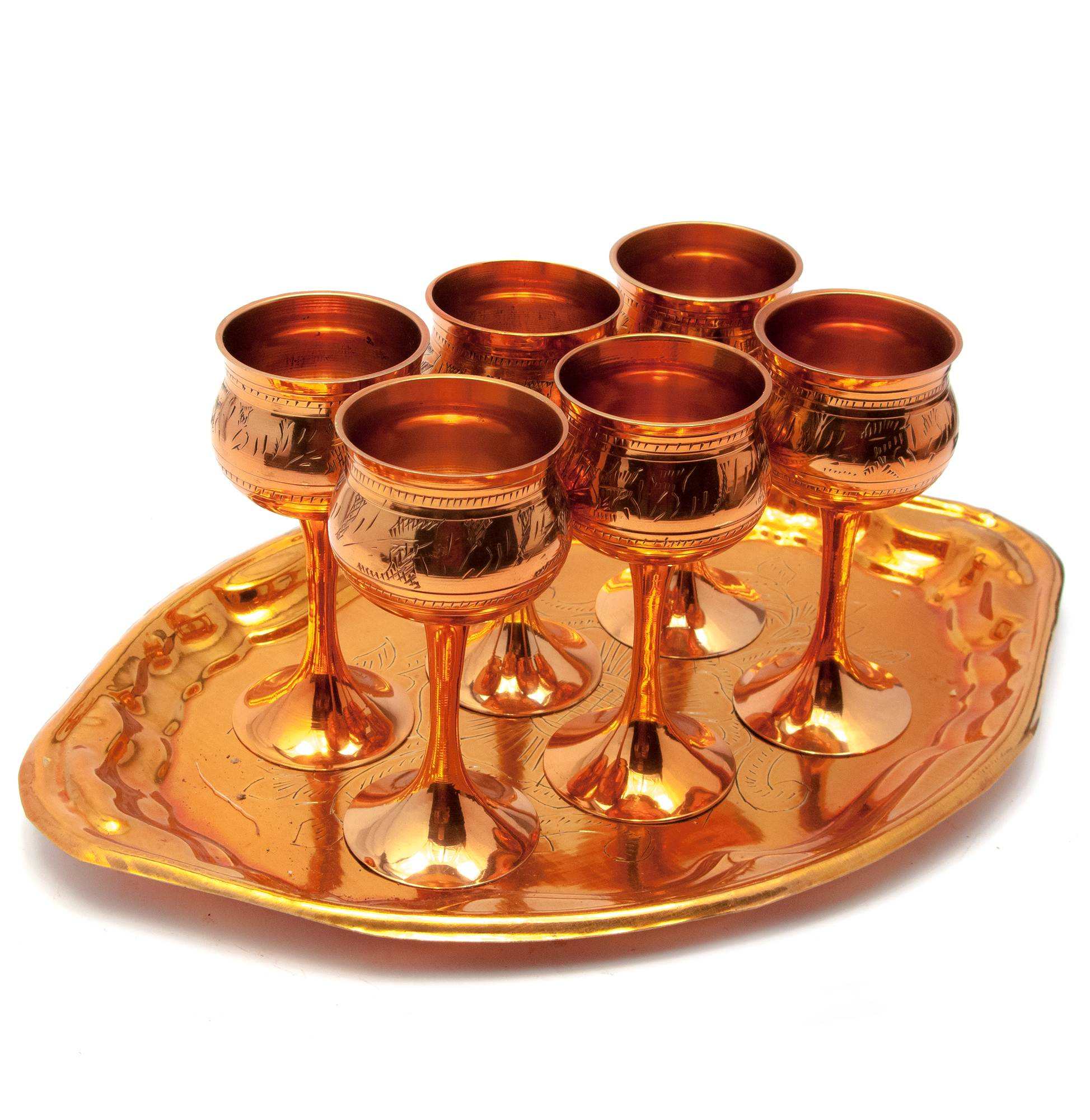 Рюмки бронзовые на подносе Медь (н-р 6 шт)(h-13 d-5,5 см)(80мл.)(поднос 30х20х1 см) Рюмки бронзовые на подносе 'Медь' (н-р 6 шт)(h-13 d-5,5 см)(80мл.)(поднос 30х20х1 см)