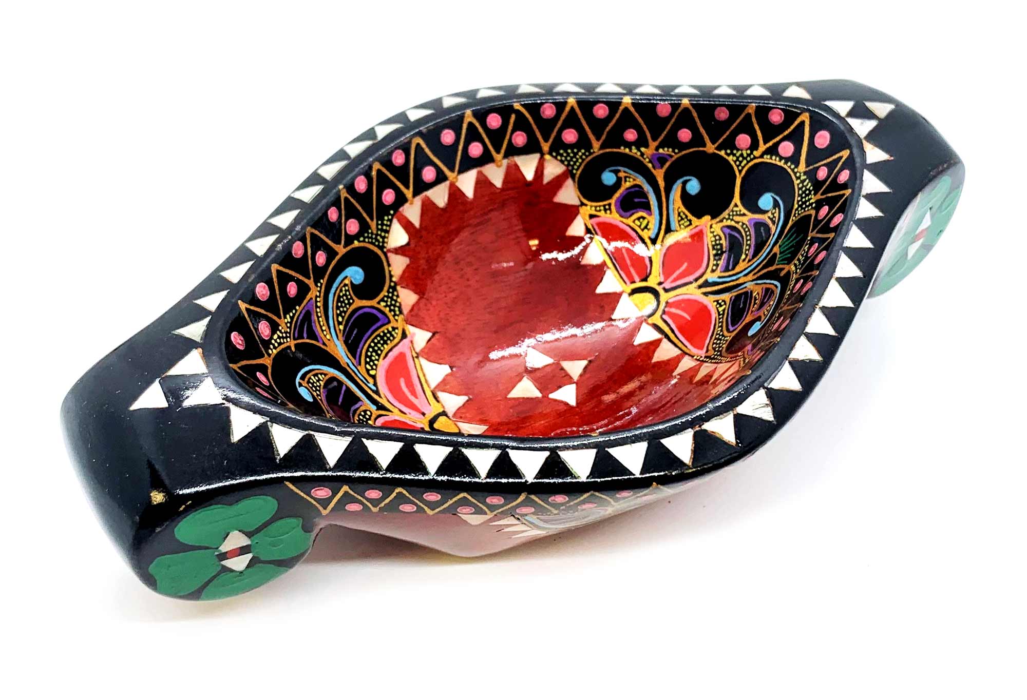 Братина Ладья из цельного дерева инкрустированная перламутром (16,5х10х3,5 см) Братина 'Ладья' из цельного дерева инкрустированная перламутром (16,5х10х3,5 см)