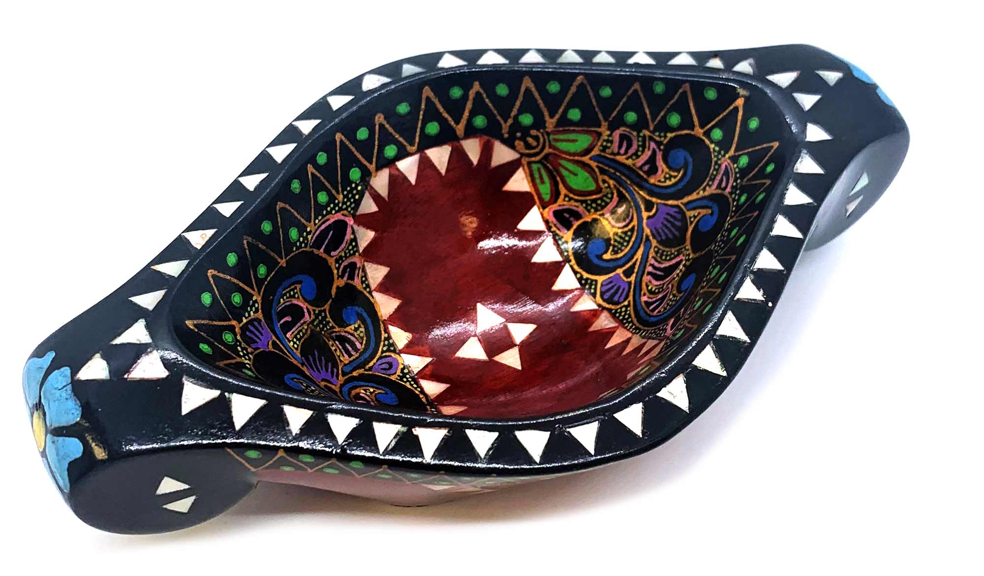 Братина Ладья из цельного дерева инкрустированная перламутром (16,5х10х3,5 см)D Братина Ладья из цельного дерева инкрустированная перламутром (16,5х10х3,5 см)D