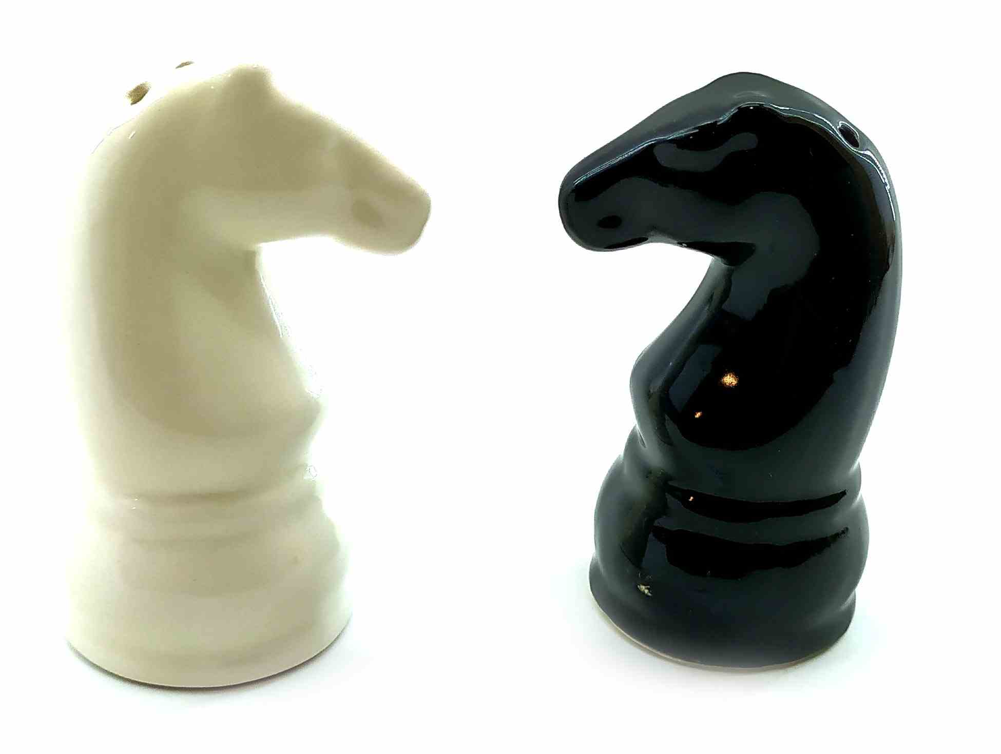 Солонка перечница Два Коня фарфоровые (8х5х4,5 см) Солонка перечница Два Коня фарфоровые (8х5х4,5 см)