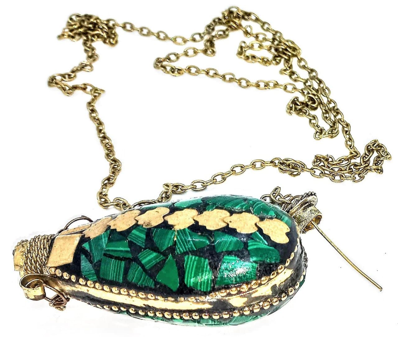 Аромакулон бронзовый инкрустирован малахитом и латунью (5,5х4,5х2 см) Аромакулон бронзовый инкрустирован малахитом и латунью (5,5х4,5х2 см)