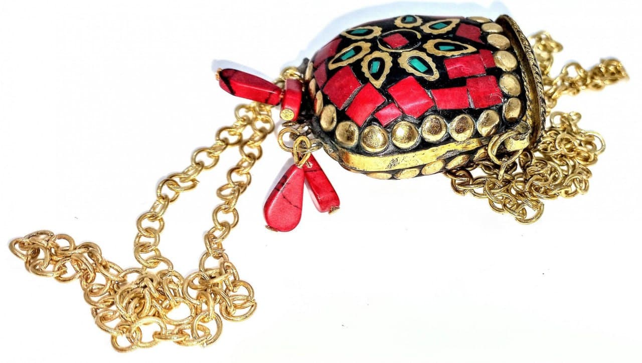 Аромакулон Сумочка бронзовый инкрустирован кораллами и бирюзой (5,5х4,5х2 см) Аромакулон Сумочка бронзовый инкрустирован кораллами и бирюзой (5,5х4,5х2 см)