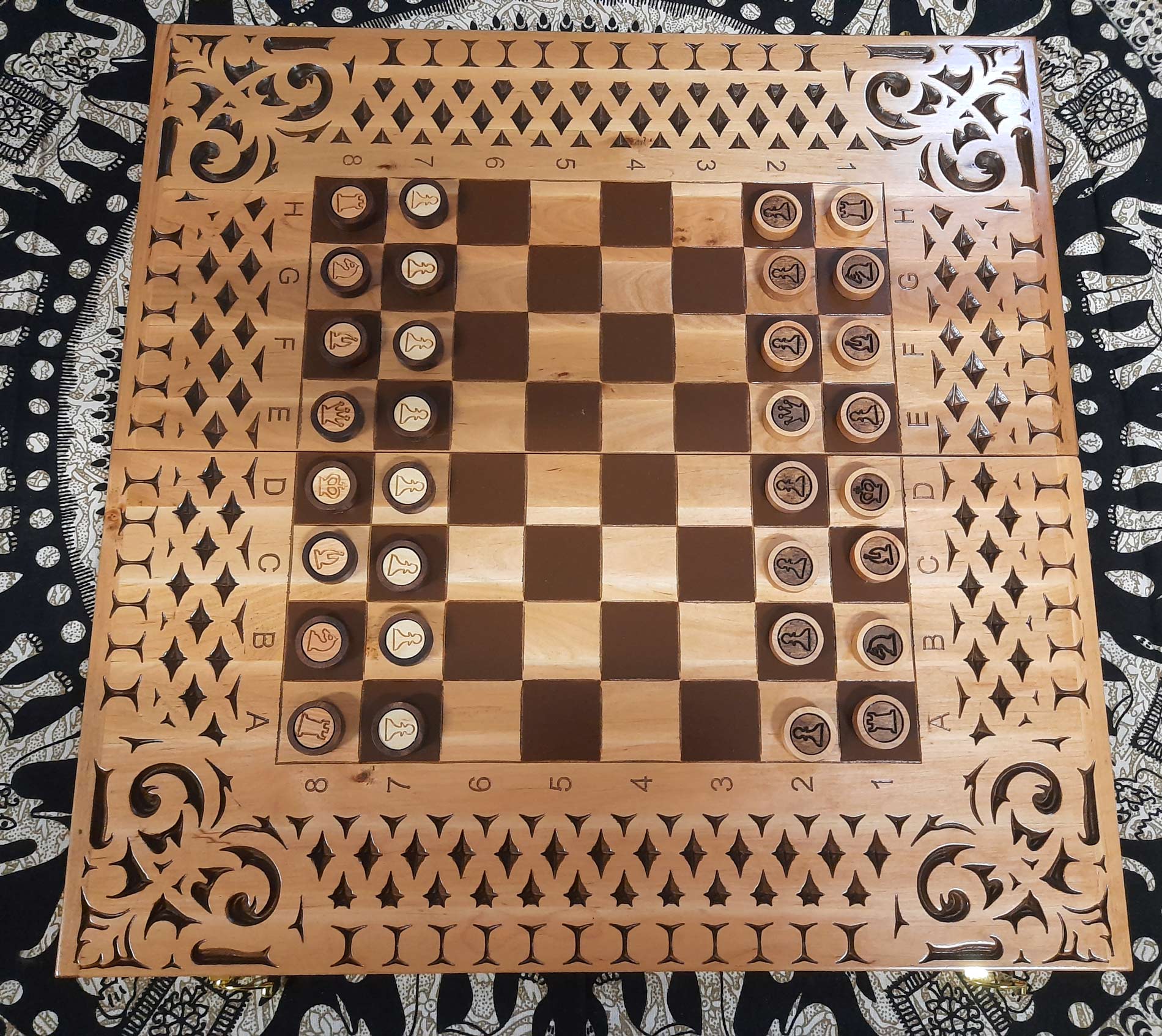 Нарды-шахматы-шашки,(56×28×2,2см),резные,деревянные,с фигурами и фишками массив дерева Нарды-шахматы-шашки,(56×28×2,2см),резные,деревянные,с фигурами и фишками массив дерева