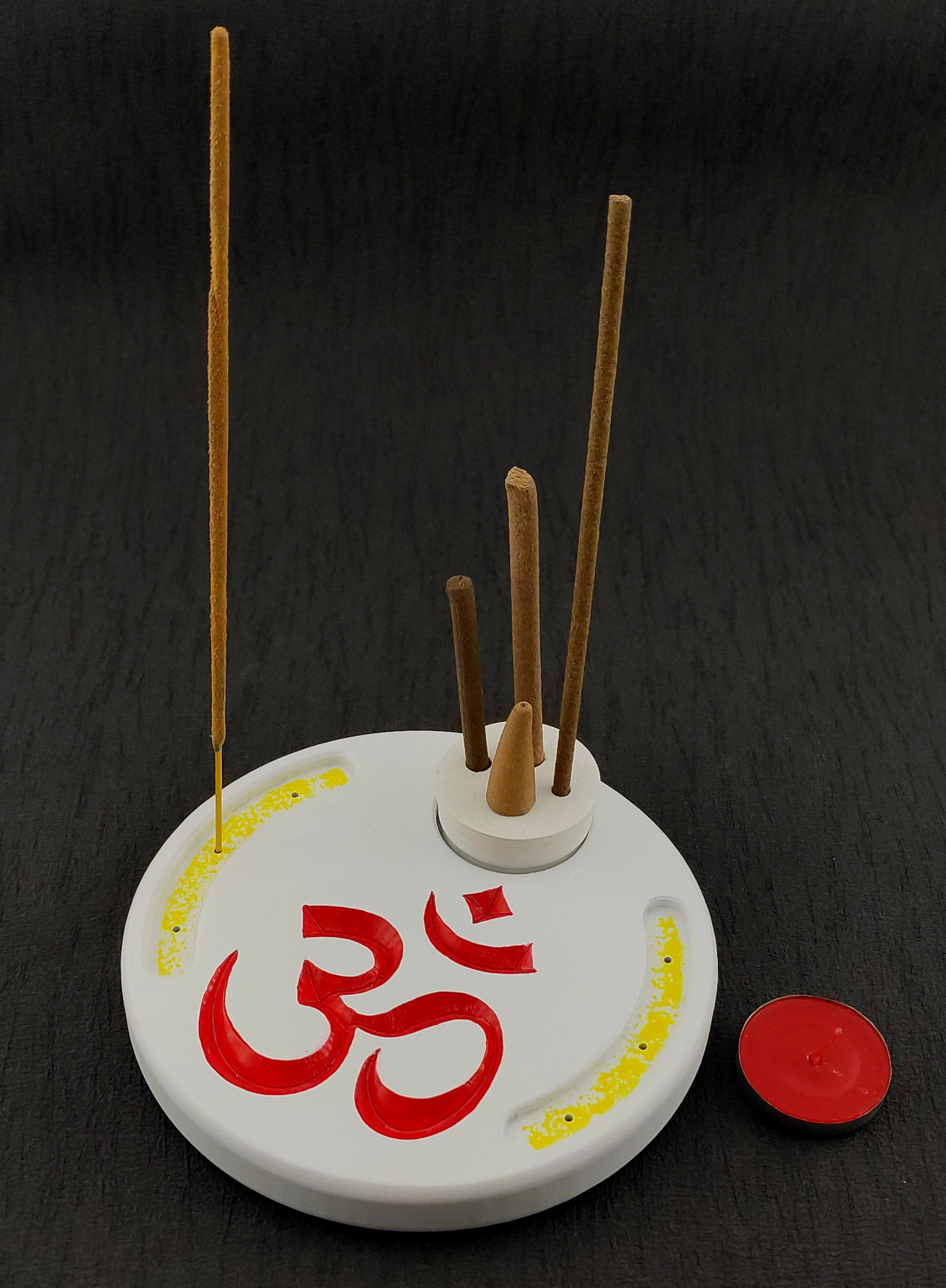 Подставка под благовония белая Ом(d14смh1,8см) дерево ,резная покрыта эмалью и лаком,массив дерева Подставка под благовония белая Ом(d14смh1,8см) дерево ,резная покрыта эмалью и лаком,массив дерева