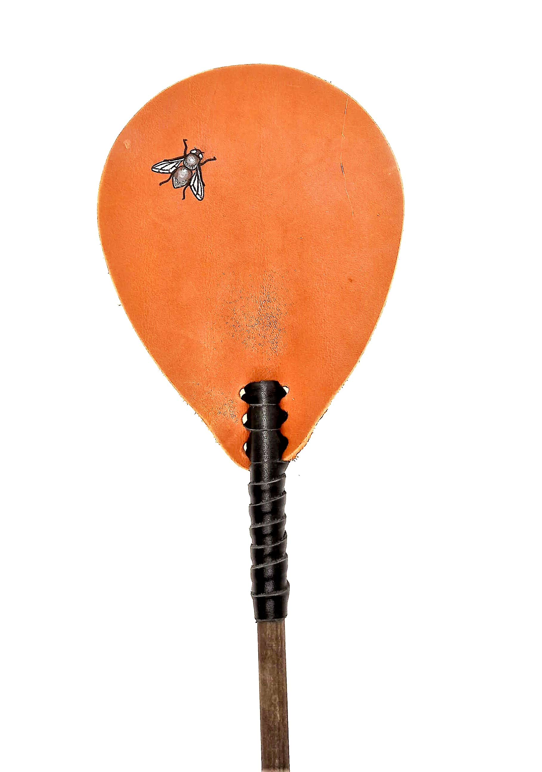 Мухобойка кругл с мухой (61×12×2см),натуральная кожа, натуральное дерево, ручная работа Мухобойка кругл с мухой (61×12×2см),натуральная кожа, натуральное дерево, ручная работа