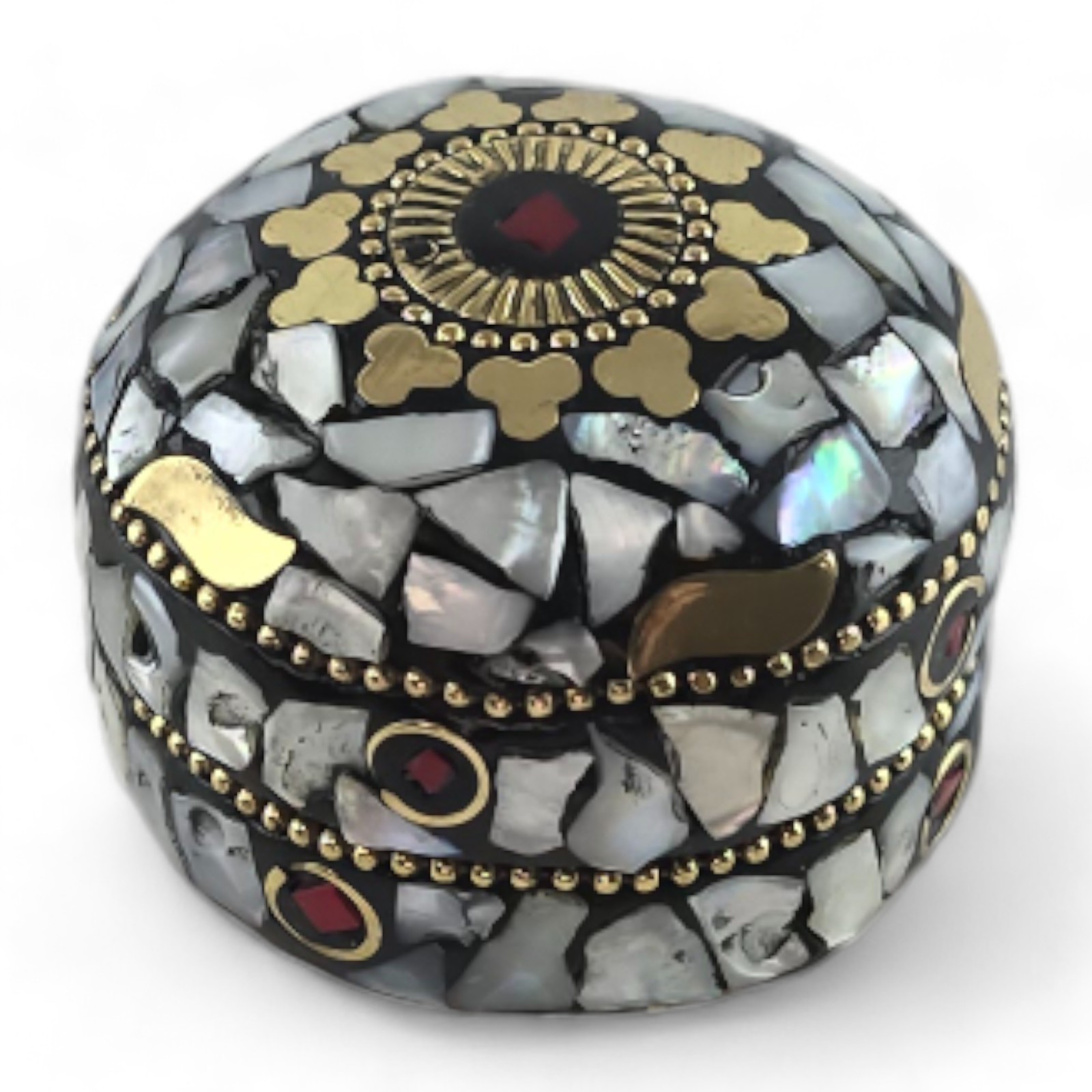 Шкатулка металлическая с перламутром и кораллами ( h-3,2; d-4,7 см) Шкатулка металлическая с перламутром и кораллами ( h-3,2; d-4,7 см)