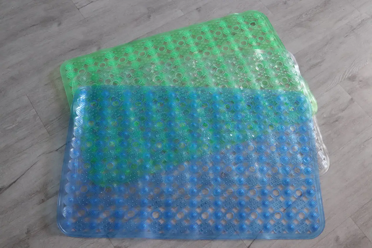 Антискользящий коврик на дно ванной большого размера (77*48 см) Антискользящий коврик на дно ванной большого размера (77*48 см)