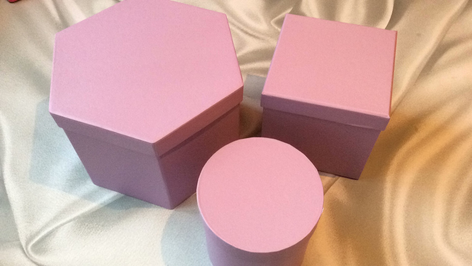 Набор коробочек, нежно сиреневые, 20*22; 13*13; диаметр 12см ; 3 шт Набор коробочек, нежно сиреневые, 20*22; 13*13; диаметр 12см ; 3 шт