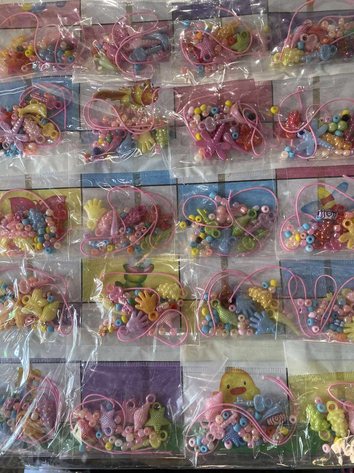 Наборы для браслетов из бисера и бусин, на листе Наборы для браслетов из бисера и бусин, на листе