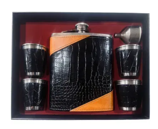 Подарочный набор фляга 18 унций + 4 рюмки по 70 мл + воронка TZ-42 Подарочный набор фляга 18 унций + 4 рюмки по 70 мл + воронка TZ-42