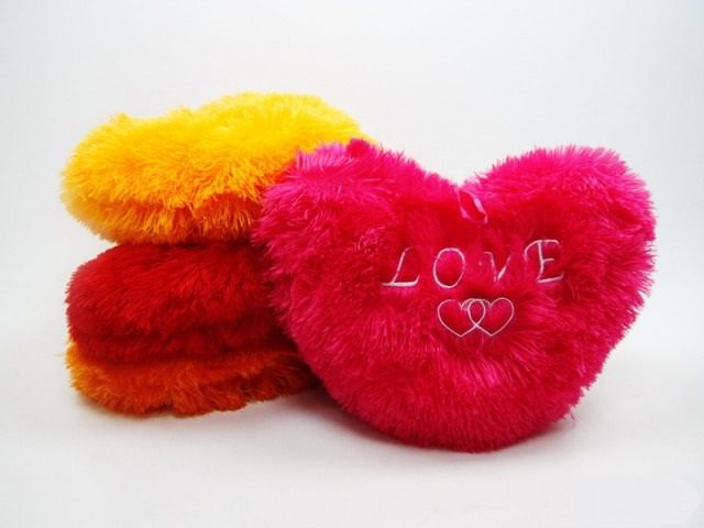 Пушистая подушка Сердце, цвета в ассортименте Пушистая подушка Сердце, цвета в ассортименте