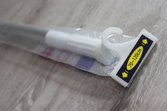 Карниз для ванной узкий, выдвигается от 70 см до 120 см Карниз для ванной узкий, выдвигается от 70 см до 120 см